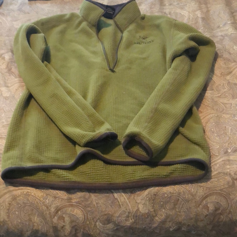 Half zip pull over